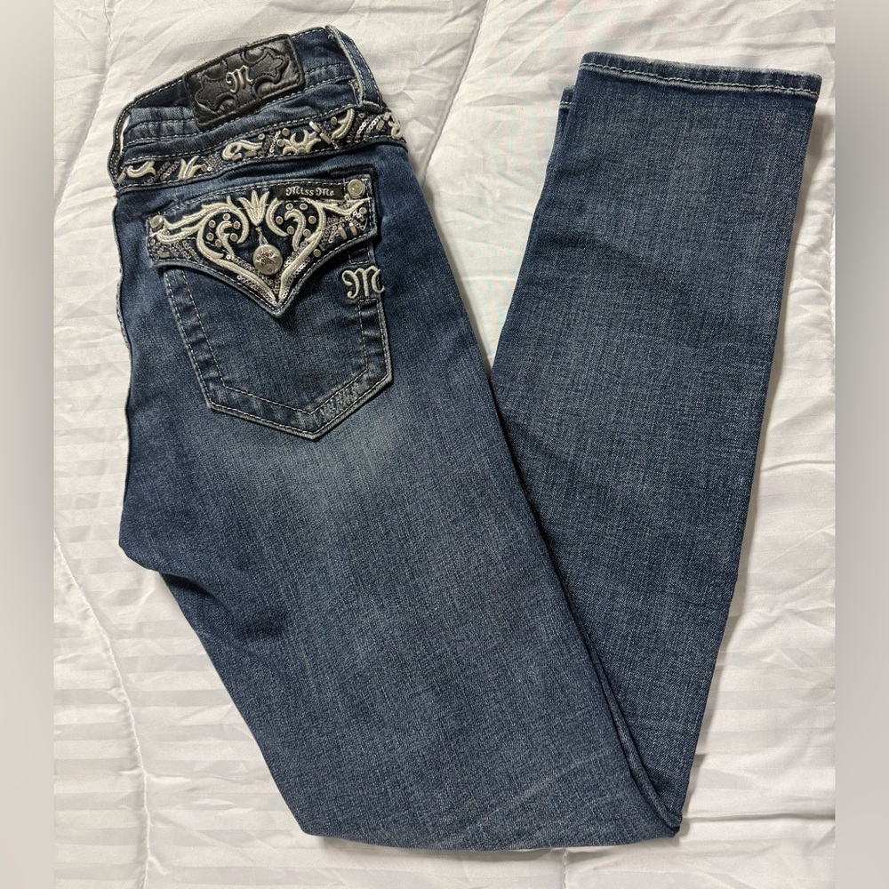 Miss Me Blue mid rise skinny Jeans with Silver Embellishments
Front rise 8”